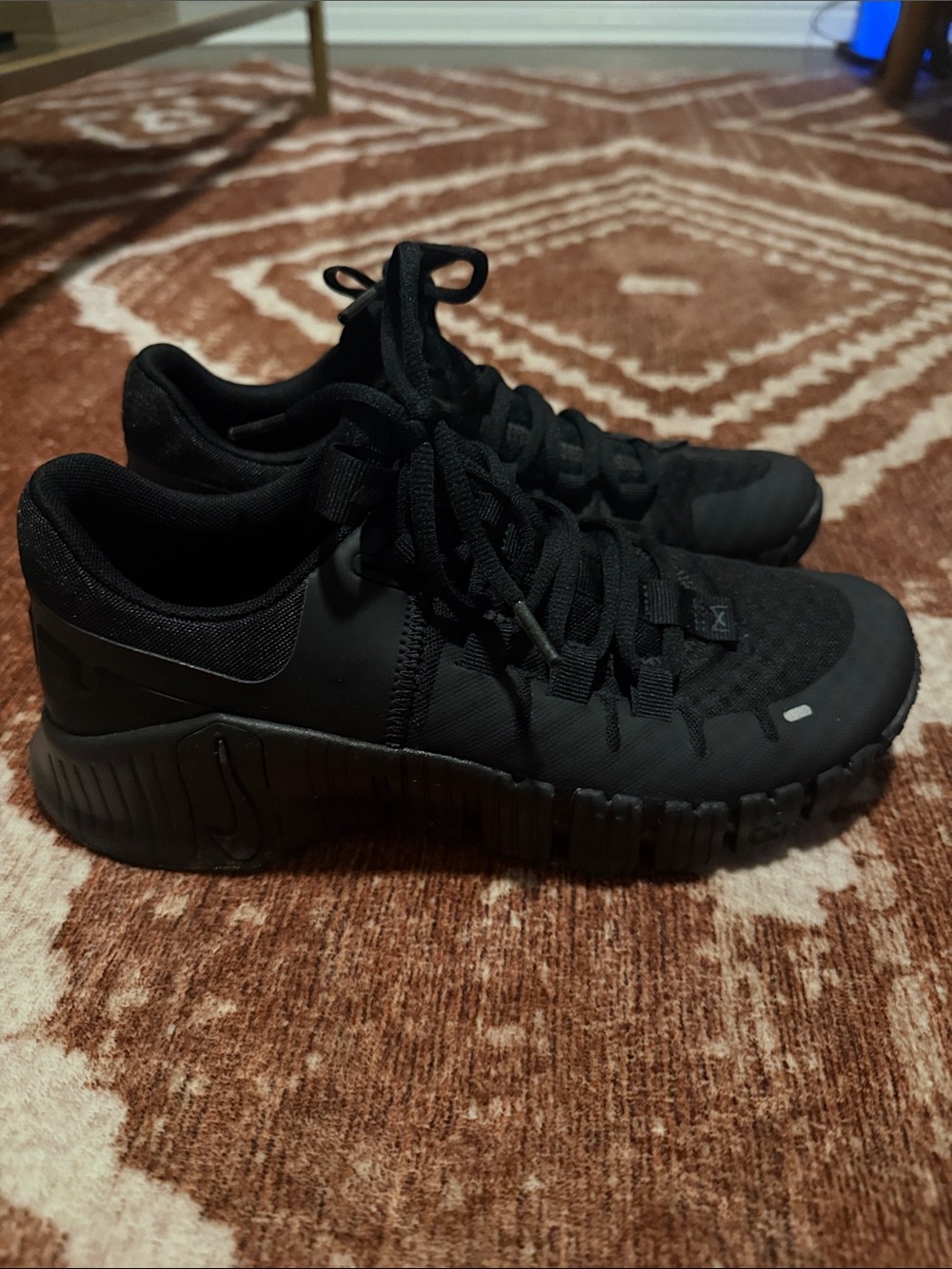 Women’s Nike Metcon Sneakers - Picture 3 of 6
